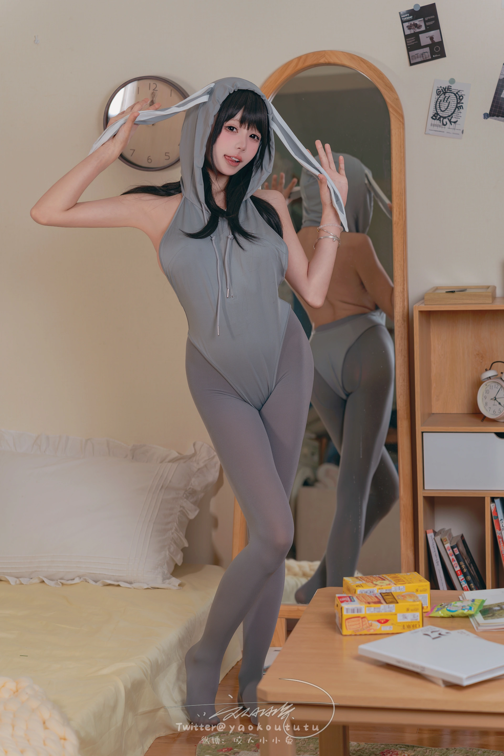 咬一口兔娘(黏黏团子兔) – NO.115 23.12月 小灰兔 1